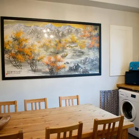 Bright 2 Bed With Views Of Castle * Edimburgo