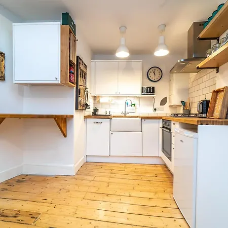 The Waverley Park Apartment