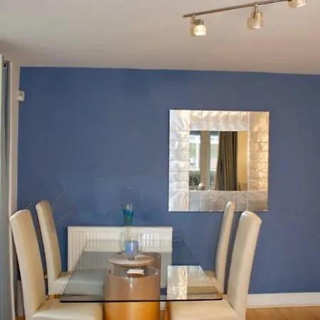 Luxurious Bright Family Flat In The City Centre شقة *