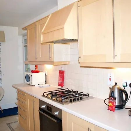 شقة Luxurious Bright Family Flat In The City Centre إدنبرة