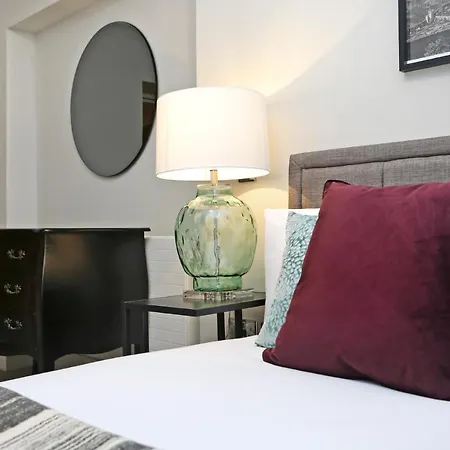 Joivy Beautiful 2 Bed Flat On The Royal Mile 아파트