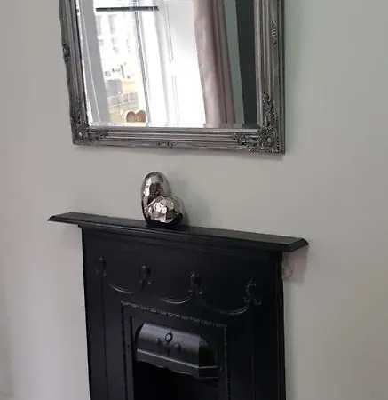 Impeccable 2-bed Apartamento Edimburgo