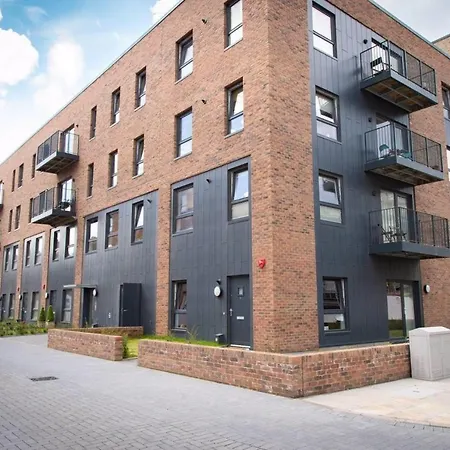 Studio Flat With Free Parking *