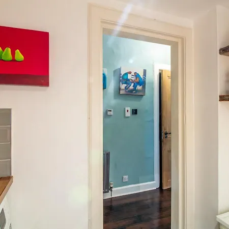 Chic & Stylish 2 Bed On Leith Walk Διαμέρισμα *