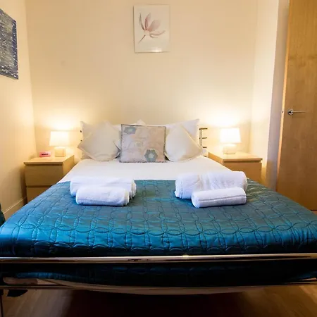 241 Fabulous Three Bedroom On The Second Floor With Parking Edinburgh