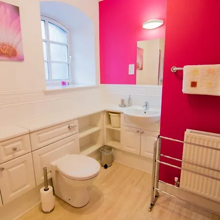 241 Fabulous Three Bedroom On The Second Floor With Parking Apartment