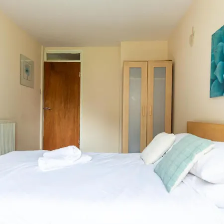 Apartment One Bedroom In Nearby The River *