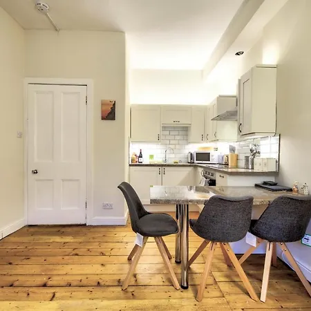 Lovely 2br Flat In West End By Guestready Apartment