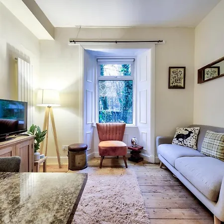 Lovely 2br Flat In West End By Guestready *