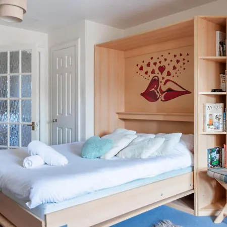 One Bedroom Cosy Near The Castle *
