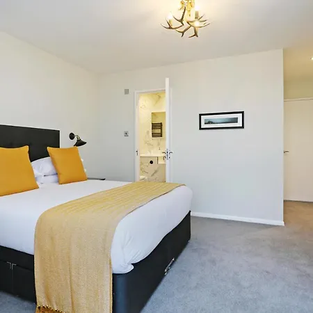 Musselburgh - Stylish 3 Bed With Stunning Sea Views Apartment *