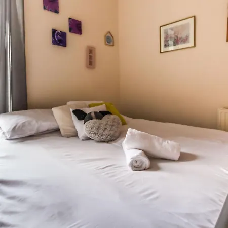 דירה Three Bedroom Near City Center *