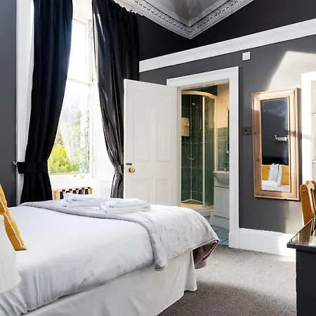 Claremont 3*
