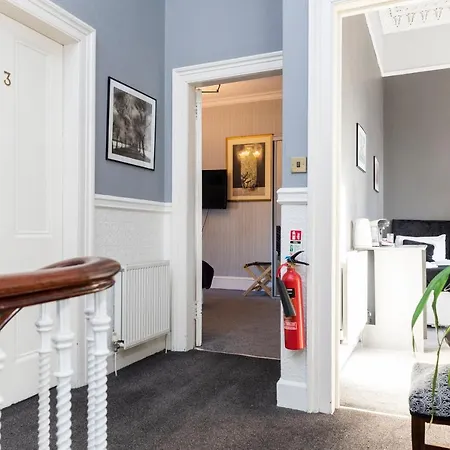 Claremont Pensionat 3*