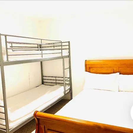 Edinburgh Hostel *