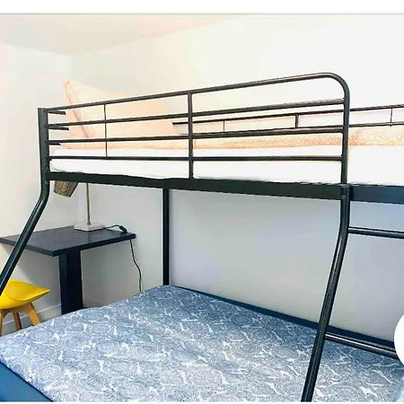 Edinburgh Hostel *