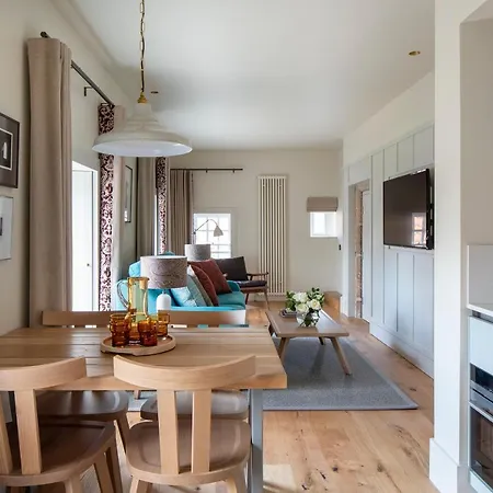 Abbey Apartments, At Holyrood