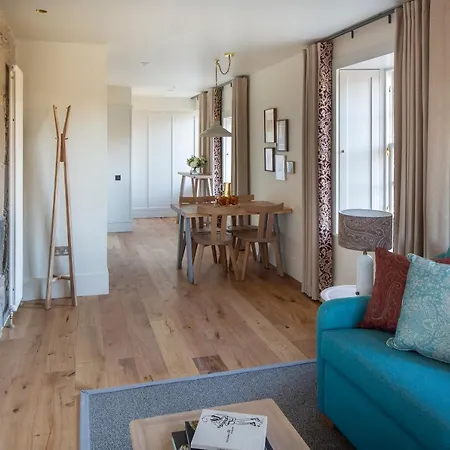 Abbey Apartments, At Holyrood 4*