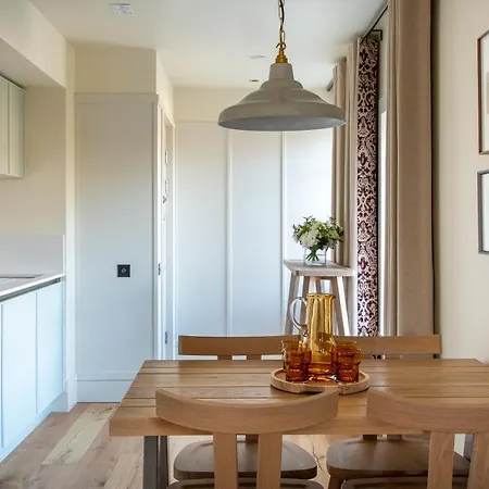 Abbey Apartments, At Holyrood 4*