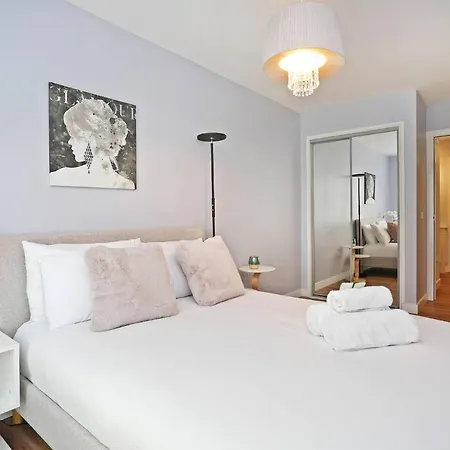 Apt For 5 W/ Free Parking, Next To Arthurs Seat * 爱丁堡
