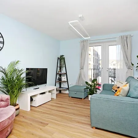 Apt For 5 W/ Free Parking, Next To Arthurs Seat 爱丁堡