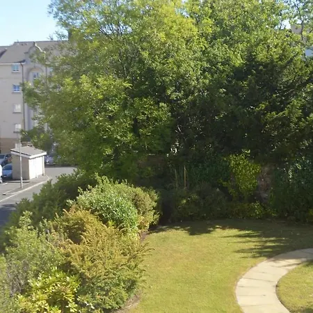 Modern 2br City Centre