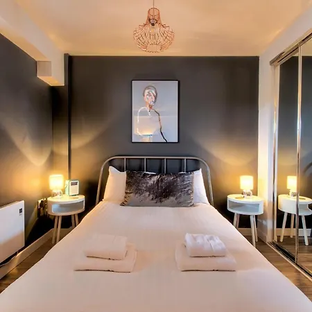 Stylish Flat In Leith By Guestready *
