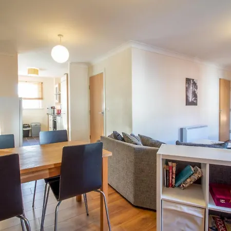 Apartamento Bright & Spacious 4bd Suburban *