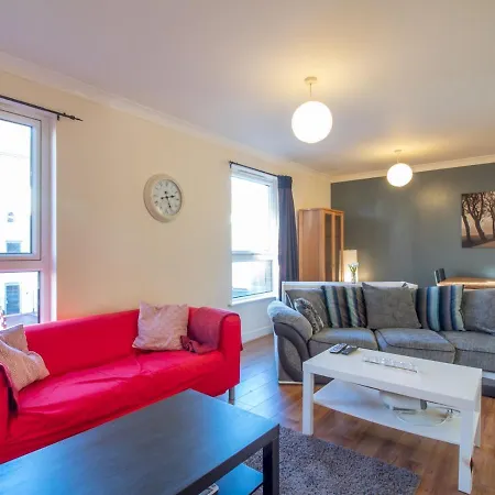 Bright & Spacious 4bd Suburban Apartment Edinburgh