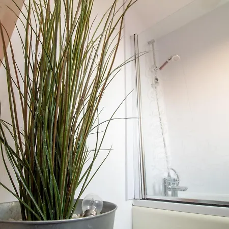 Bright & Spacious 4bd Suburban Apartamento