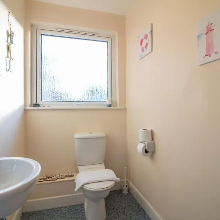 Bright & Spacious 4bd Suburban Apartamento