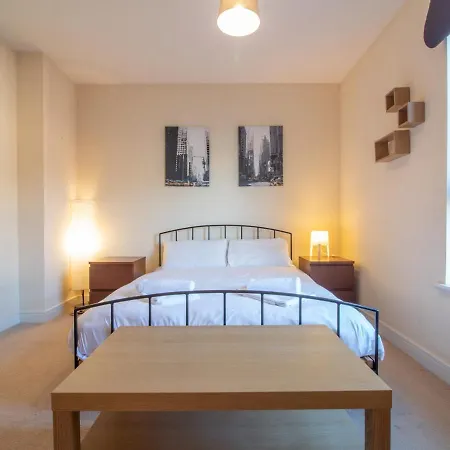 Apartamento Bright & Spacious 4bd Suburban