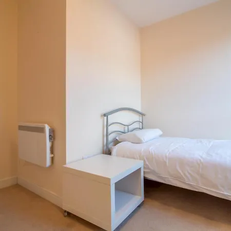 Bright & Spacious 4bd Suburban Apartment Edinburgh