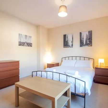 Bright & Spacious 4bd Suburban Apartment
