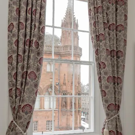 Spacious North St Andrew's Street * Edinburgh