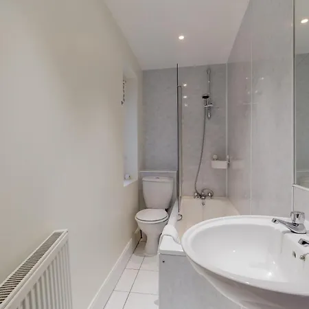 Spacious North St Andrew's Street *