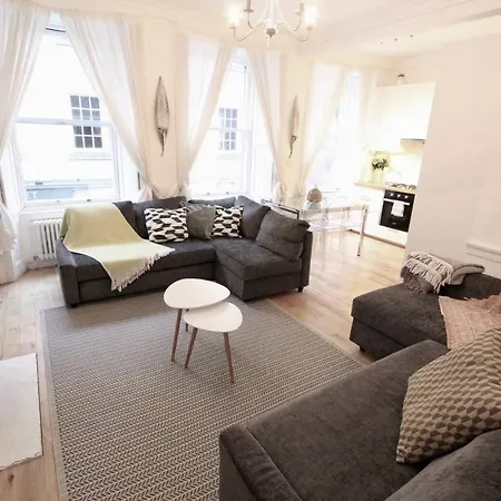 Apartment Scandi Charm, Hidden Gem On Thistle Street *