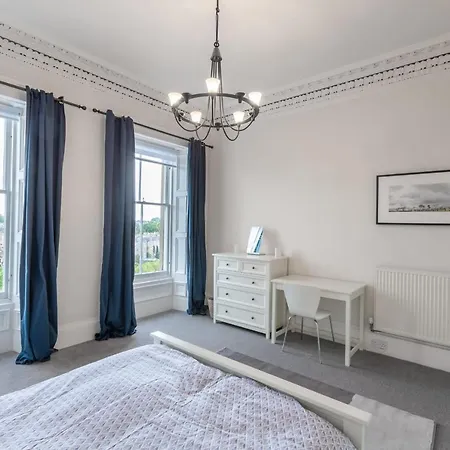 Guestready - Lovely 4br Family Flat In Edinburgh's Centre Apartment *