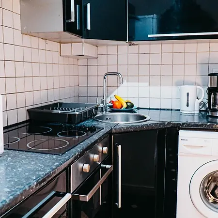 B83 Grove Street * Edinburgh