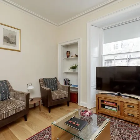 Silver Lining - Bonnie Rose Street Apartment