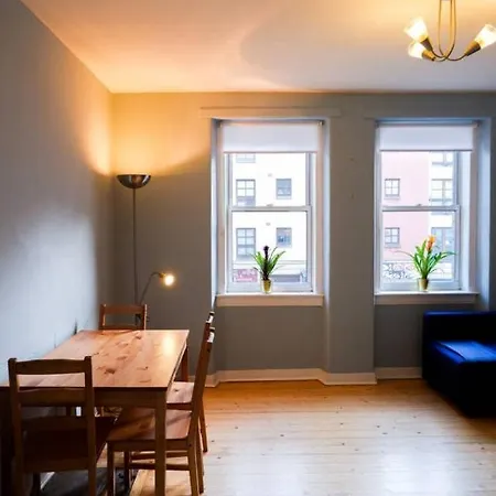 شقة Welcoming And Spacious 2 Bedroom In Central Bristo Square *