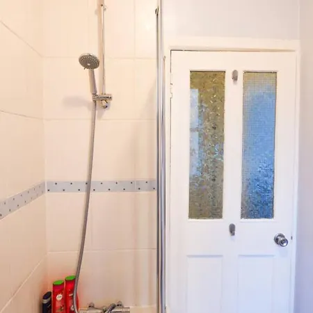 Welcoming And Spacious 2 Bedroom In Central Bristo Square إدنبرة