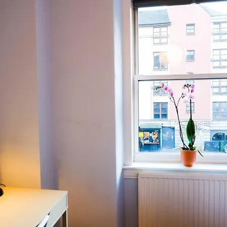 شقة Welcoming And Spacious 2 Bedroom In Central Bristo Square