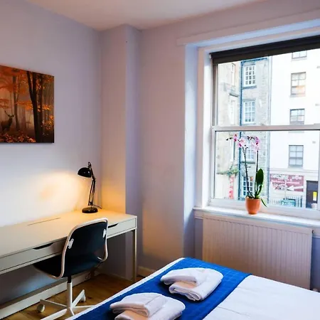 شقة Welcoming And Spacious 2 Bedroom In Central Bristo Square