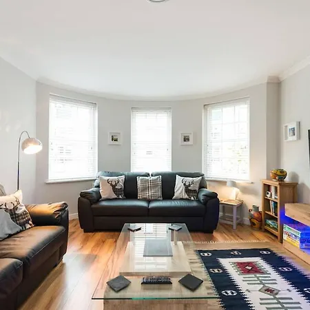 Sophisticated Apt In Trendy Leith Port District Edimburgo