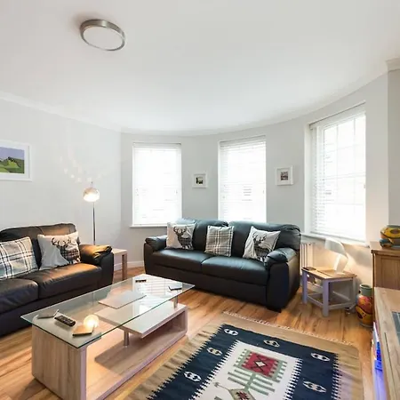 Sophisticated Apt In Trendy Leith Port District Edimburgo
