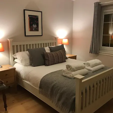 Bright And Charming 2 Bed In Vibrant Leith