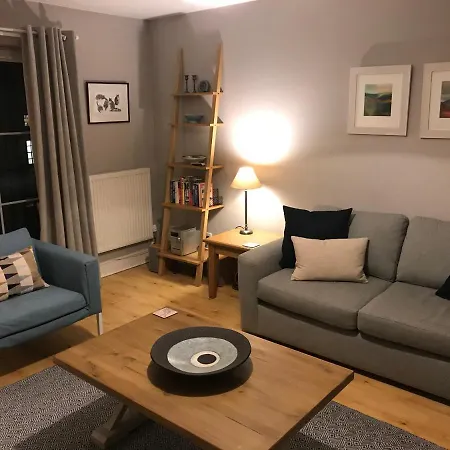 Bright And Charming 2 Bed In Vibrant Leith