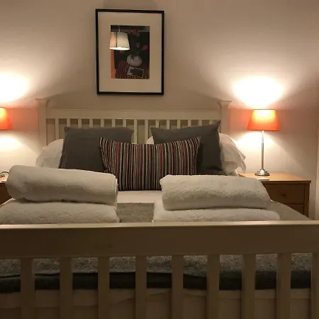 Bright And Charming 2 Bed In Vibrant Leith Edinburgh