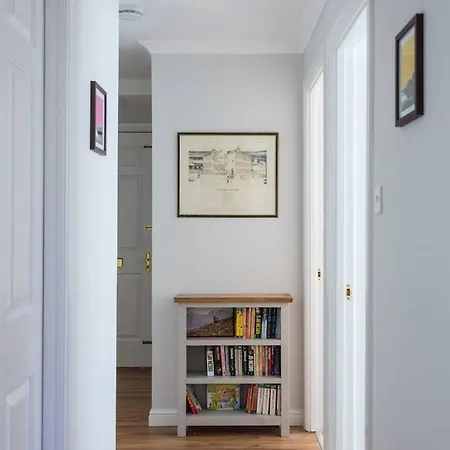 Sophisticated Apt In Trendy Leith Port District *